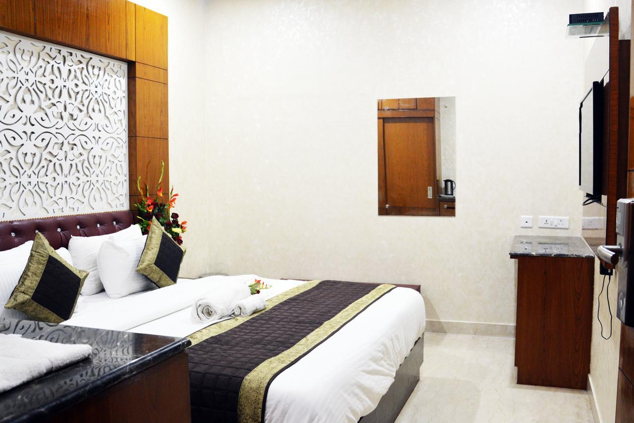 Hotel Trinity Corporate Udyog Vihar à Gurgaon Extérieur photo