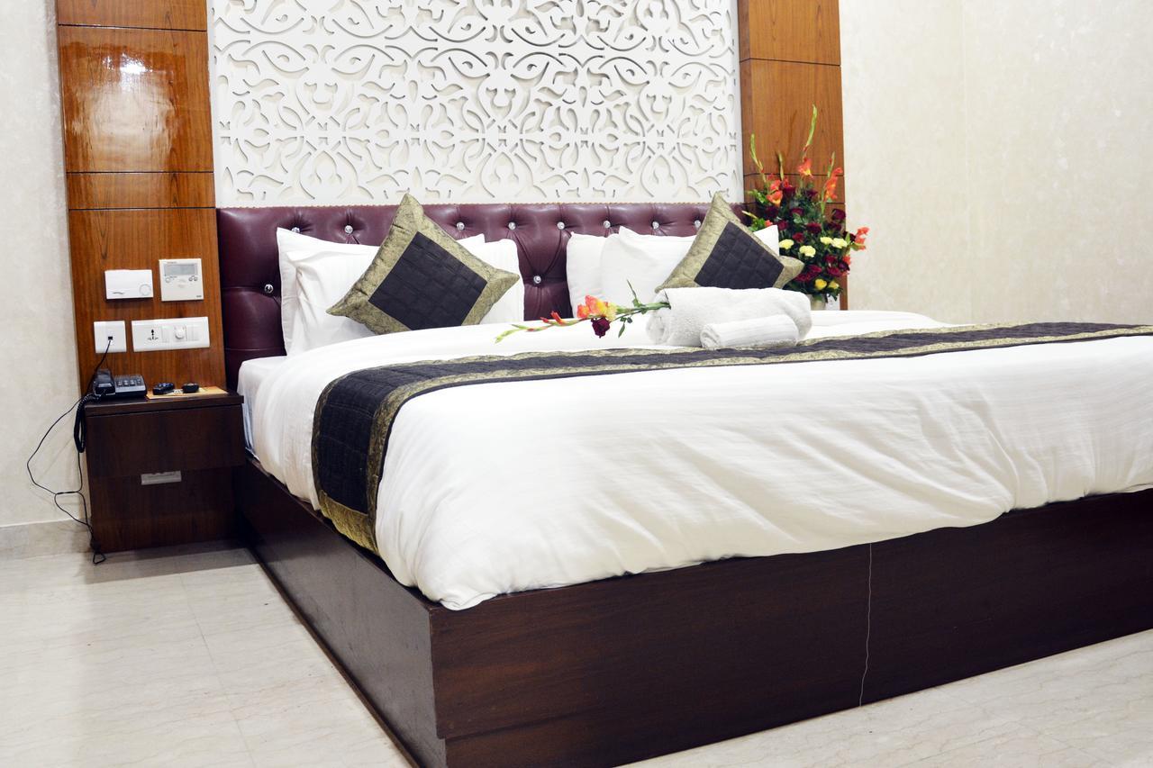 Hotel Trinity Corporate Udyog Vihar à Gurgaon Extérieur photo