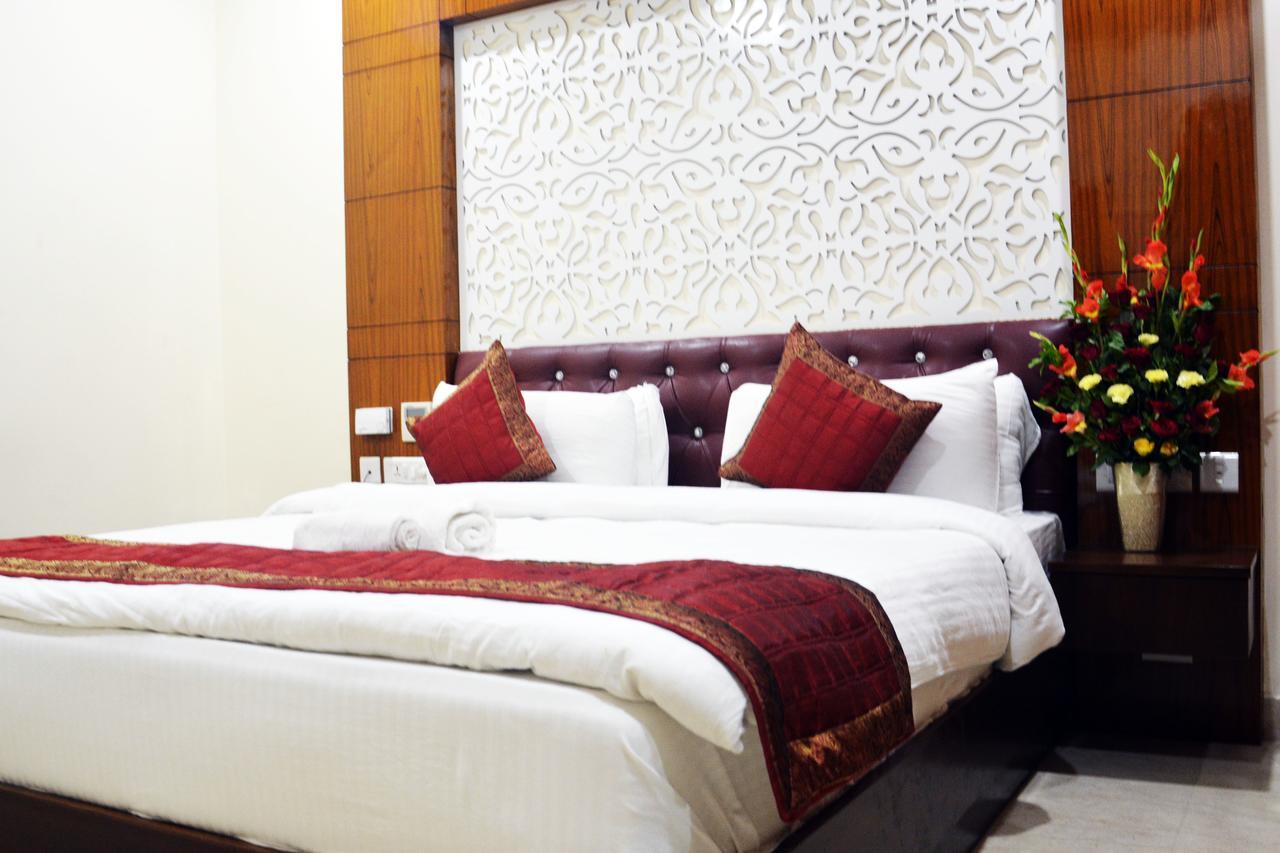Hotel Trinity Corporate Udyog Vihar à Gurgaon Extérieur photo