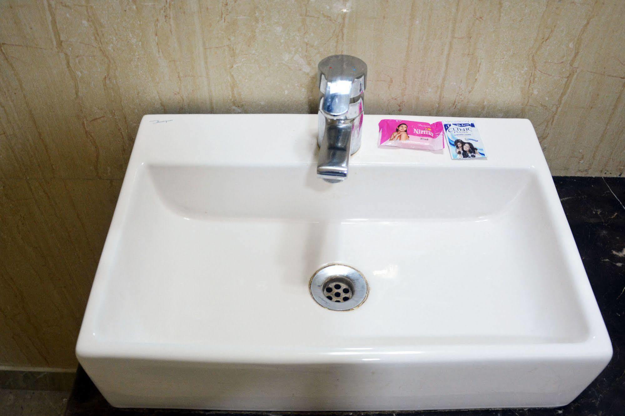Hotel Trinity Corporate Udyog Vihar à Gurgaon Extérieur photo