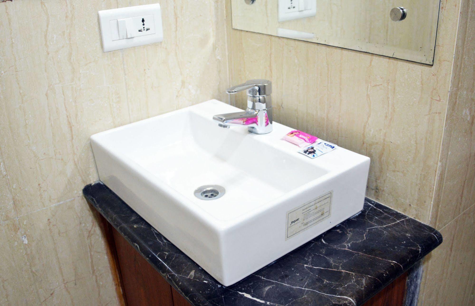 Hotel Trinity Corporate Udyog Vihar à Gurgaon Extérieur photo