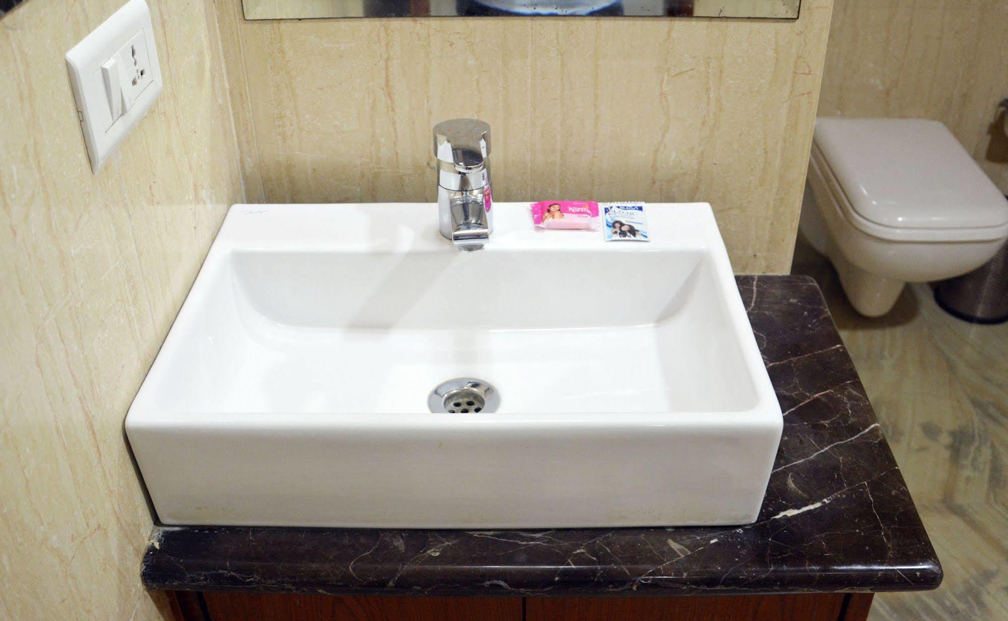 Hotel Trinity Corporate Udyog Vihar à Gurgaon Extérieur photo