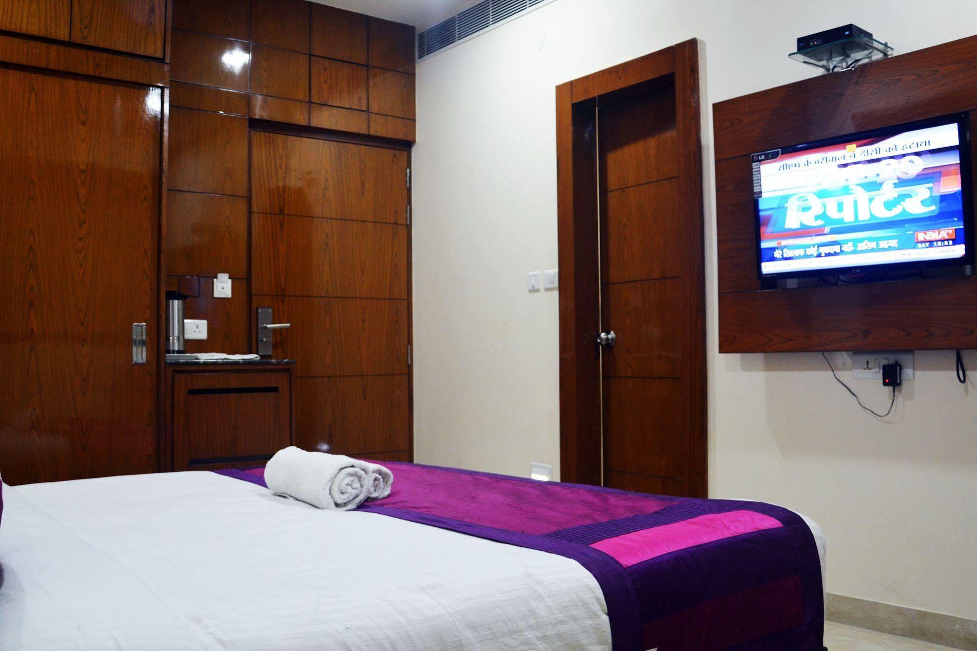 Hotel Trinity Corporate Udyog Vihar à Gurgaon Extérieur photo