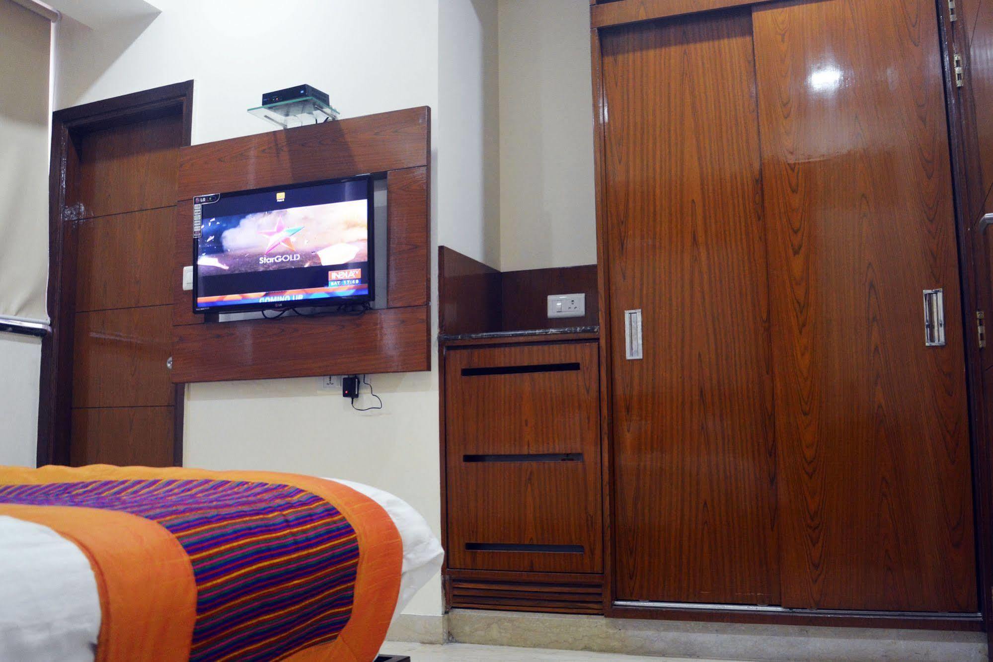 Hotel Trinity Corporate Udyog Vihar à Gurgaon Extérieur photo