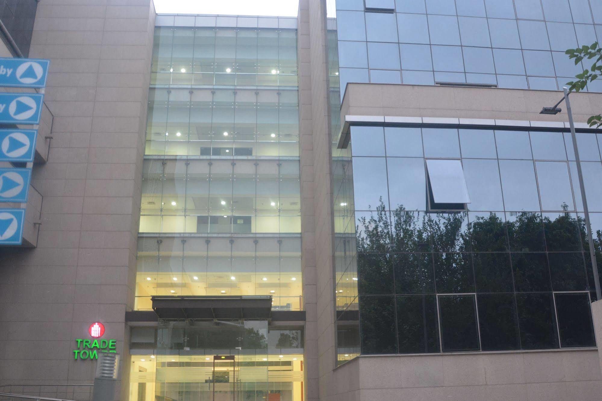 Hotel Trinity Corporate Udyog Vihar à Gurgaon Extérieur photo