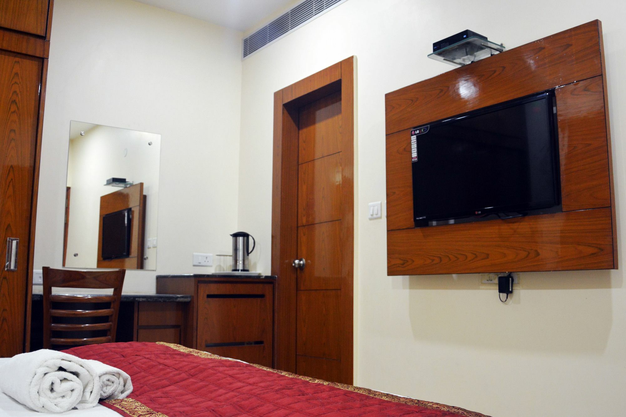 Hotel Trinity Corporate Udyog Vihar à Gurgaon Extérieur photo